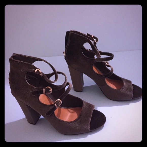 14th & Union Shoes - NIB: 14th & UNION GREY VELVET MARY JANE HEELS